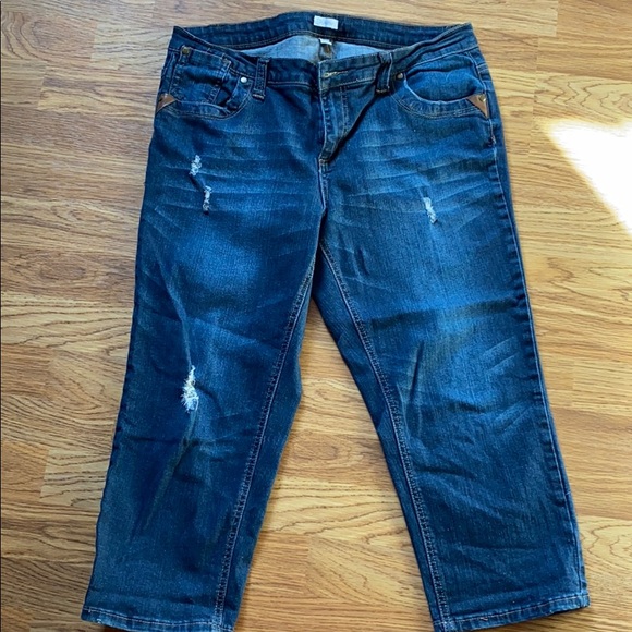 Capris - Picture 2 of 3